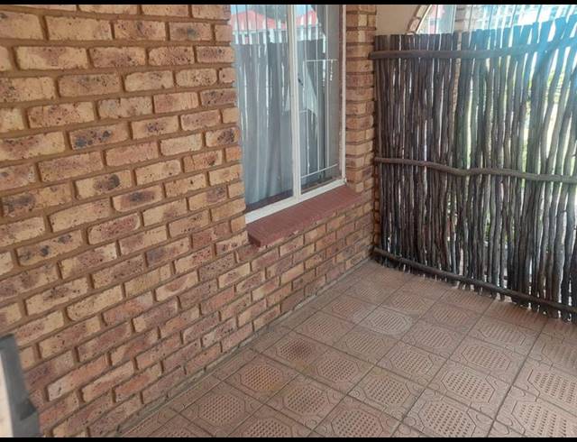 4 BEDROOM HOUSE FOR SALE IN HELIKONPARK